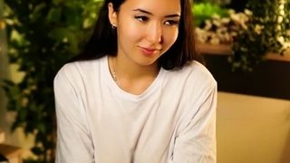 Amateur webcam babe showing her sexual goods